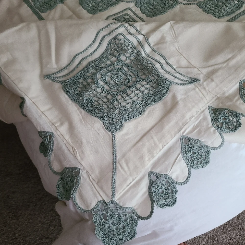Elegant Cream and Green Duvet Cover